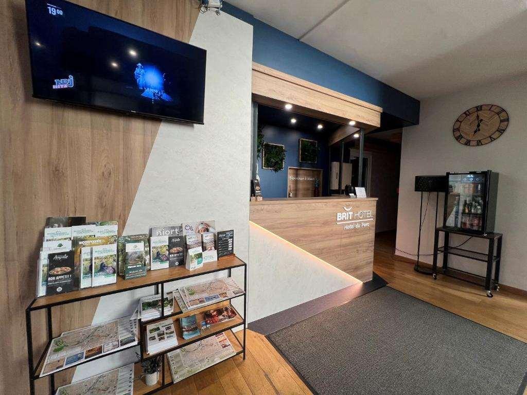 Brit Hotel Du Parc Niort Centre-Parking Gratuit Interior photo