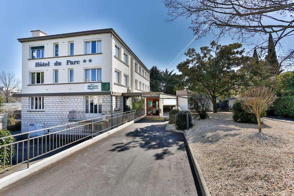 Brit Hotel Du Parc Niort Centre-Parking Gratuit Exterior photo