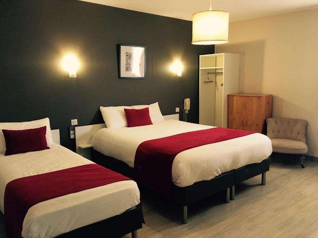 Brit Hotel Du Parc Niort Centre-Parking Gratuit Room photo