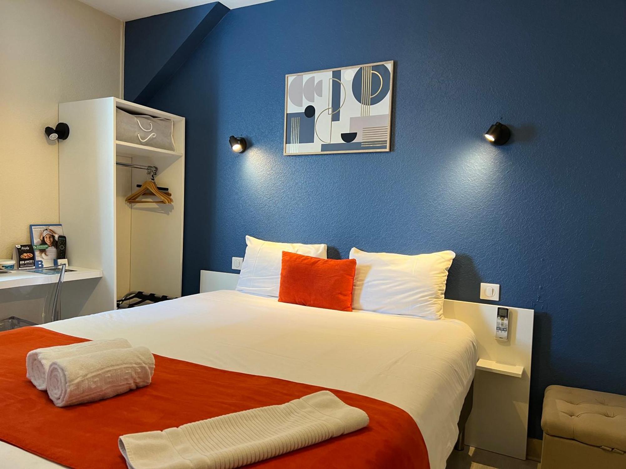Brit Hotel Du Parc Niort Centre-Parking Gratuit Exterior photo