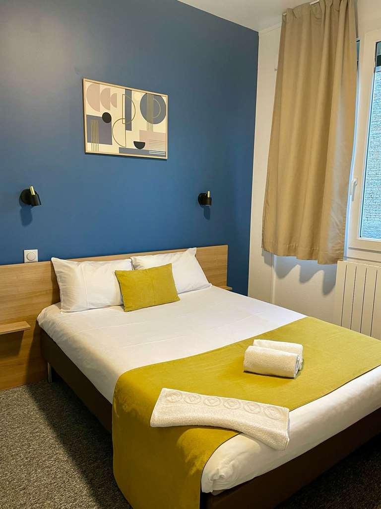 Brit Hotel Du Parc Niort Centre-Parking Gratuit Room photo