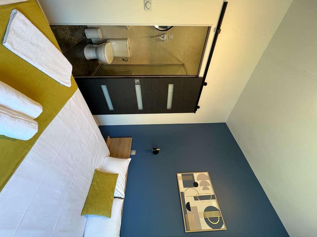 Brit Hotel Du Parc Niort Centre-Parking Gratuit Room photo
